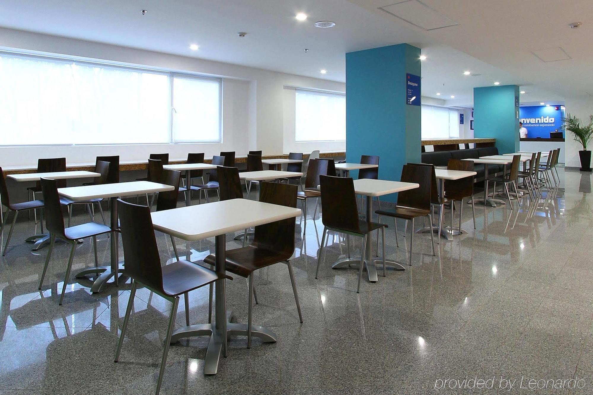 One Guadalajara Periferico Poniente Hotel Zapopan Restaurant photo