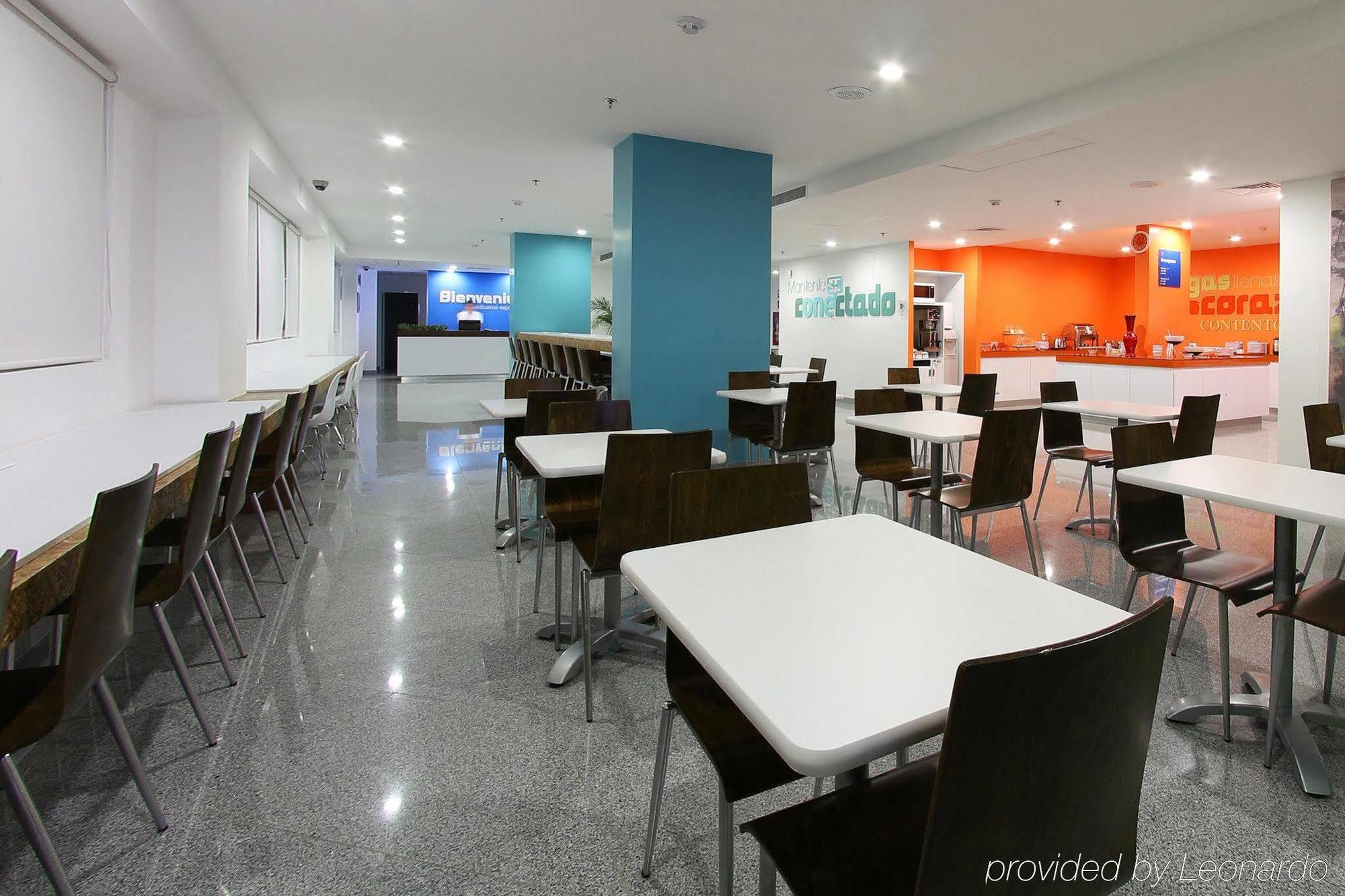 One Guadalajara Periferico Poniente Hotel Zapopan Restaurant photo