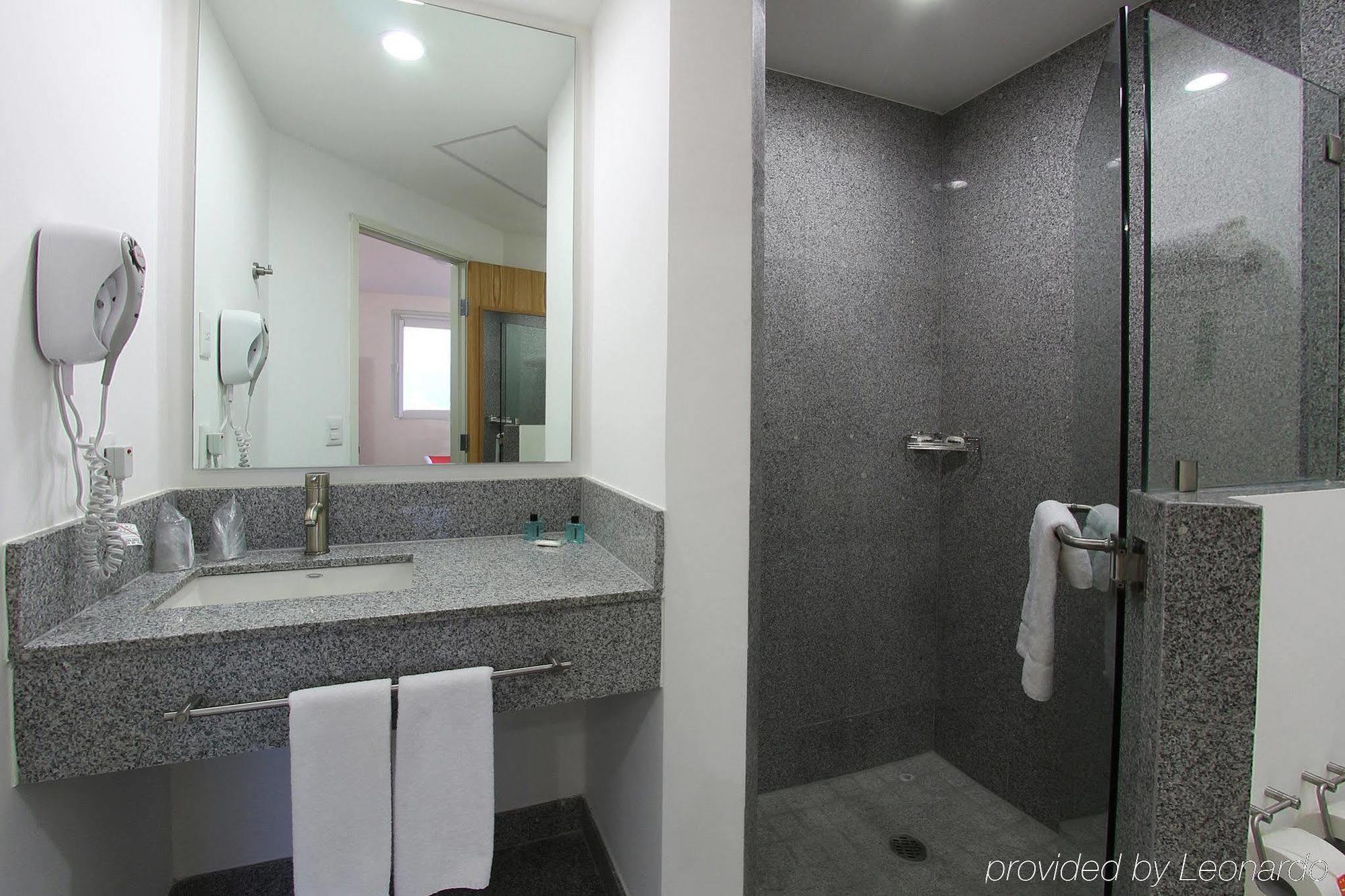 One Guadalajara Periferico Poniente Hotel Zapopan Room photo